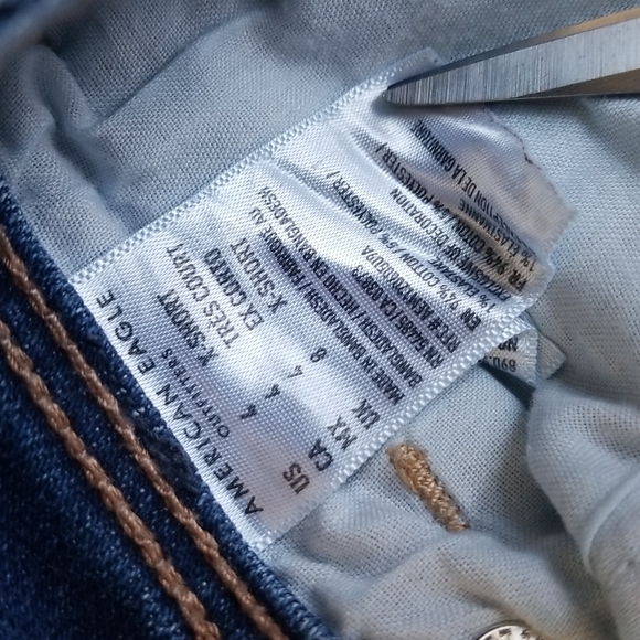 (4) American Eagle Light Wash Kick Boot Super Stretch Extra Short Jeans - Picture 5 of 11